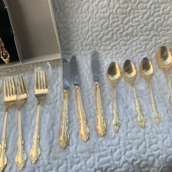 New old stock, Oneida Kenwood, Golden Natchez flatware, 20 piece 24K gold plated - Picture 9 of 11